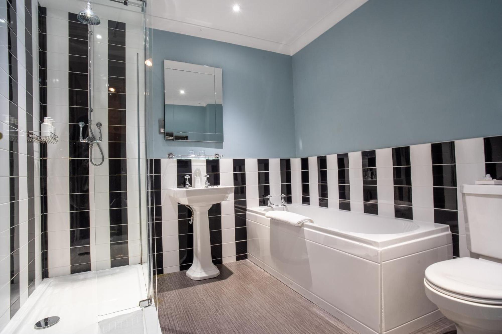 Stonehouse Court Hotel - A Bespoke Hotel Экстерьер фото